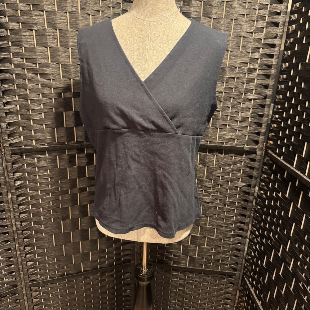3/$25 🤗 Croft and Barrow Navy Sleeveless Top.